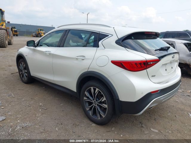 SJKCH5CR2JA057841 Infiniti Qx30 Premium