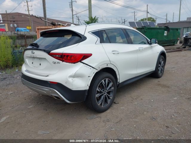 SJKCH5CR2JA057841 Infiniti Qx30 Premium
