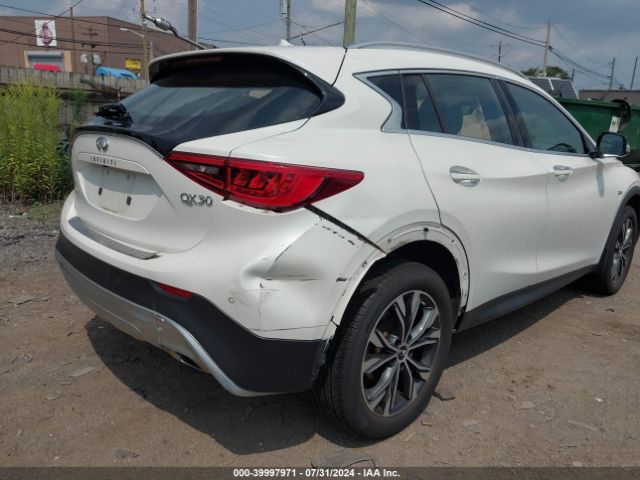 SJKCH5CR2JA057841 Infiniti Qx30 Premium