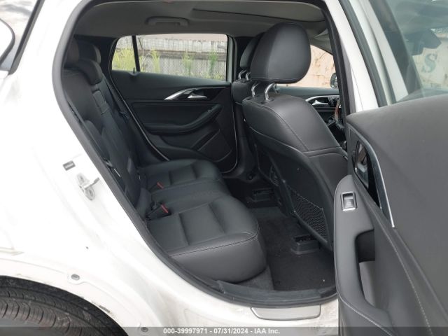 SJKCH5CR2JA057841 Infiniti Qx30 Premium