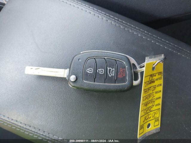 KM8J2CA42LU275184 Hyundai TUCSON SE