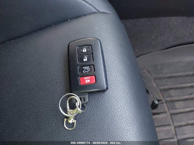 Toyota RAV4 SE 2016 JTMJFREV6GJ080307 Image 11