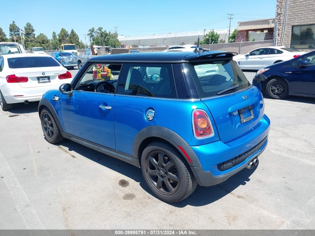 2010 MINI COOPER S WMWMF7C50ATZ72226 Photo 2