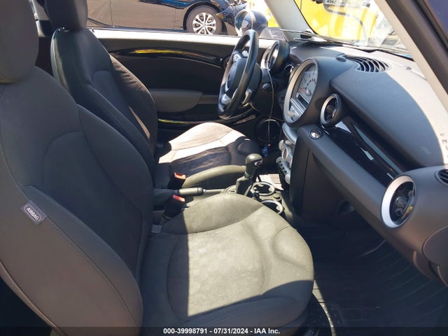 2010 MINI COOPER S WMWMF7C50ATZ72226 Photo 4