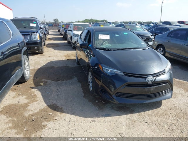 Toyota COROLLA LE 2018 5YFBURHE6JP826098 main image