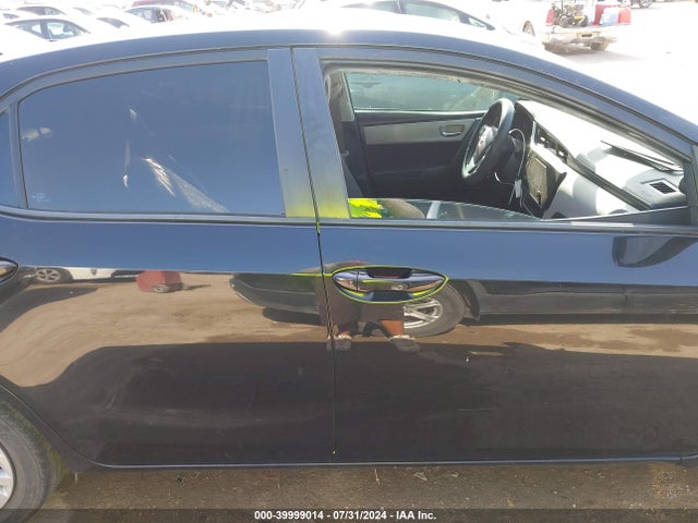 Toyota COROLLA LE 2018 5YFBURHE6JP826098 Image 13
