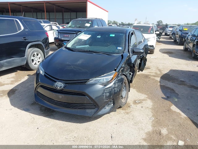 Toyota COROLLA LE 2018 5YFBURHE6JP826098 Image 2