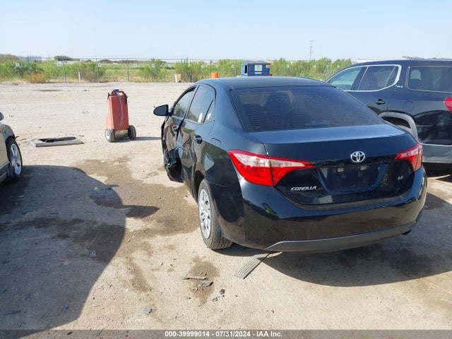 Toyota COROLLA LE 2018 5YFBURHE6JP826098 Image 3
