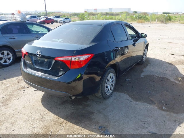 Toyota COROLLA LE 2018 5YFBURHE6JP826098 Image 4