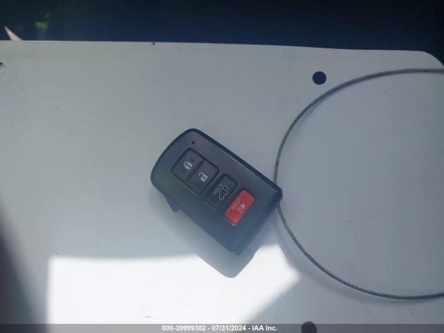 Toyota Rav4 Limited 2018 JTMYFREV4JD131615 Image 11