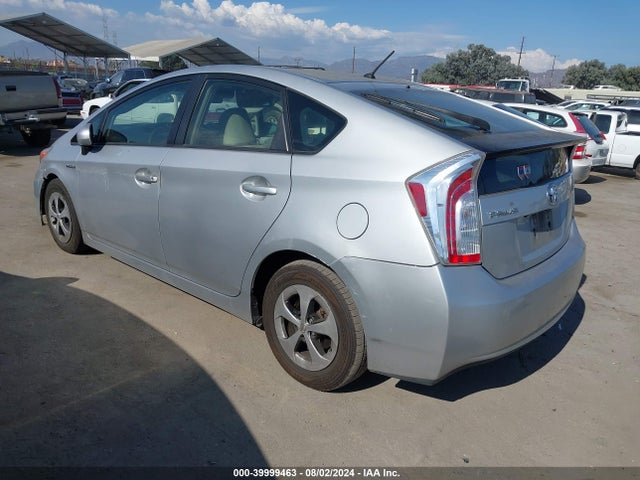 Toyota Prius Two 2015 JTDKN3DUXF1903834 Image 3