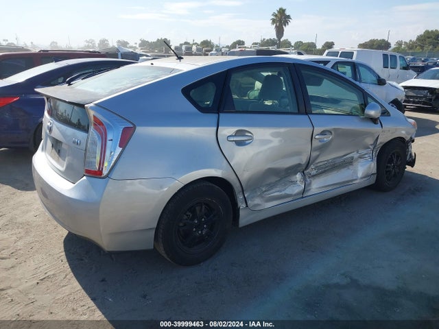 Toyota Prius Two 2015 JTDKN3DUXF1903834 Image 4