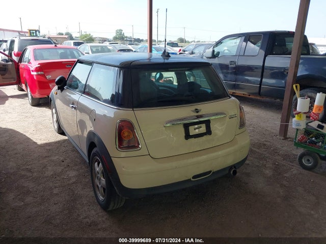2009 MINI COOPER WMWMF33559TW70046 Photo 2