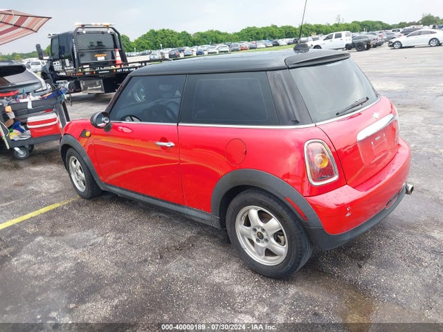2010 MINI COOPER WMWMF3C51ATU77333 Photo 2