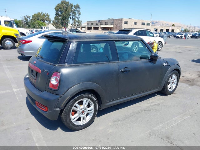 2011 MINI COOPER S WMWSV3C56BTY14140 Photo 3