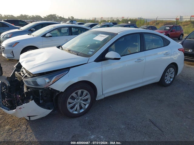Hyundai ACCENT SE 2018 3KPC24A30JE029756 Image 2