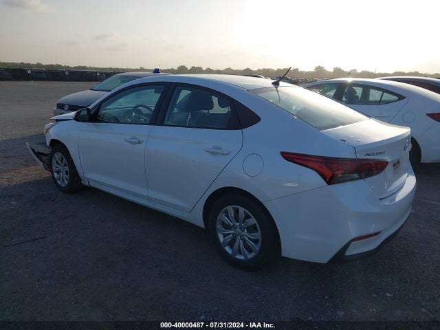 Hyundai ACCENT SE 2018 3KPC24A30JE029756 Image 3