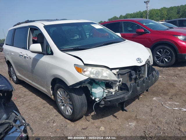 Toyota Sienna Xle 8 Passenger 2015 5TDYK3DC2FS634953 главное изображение