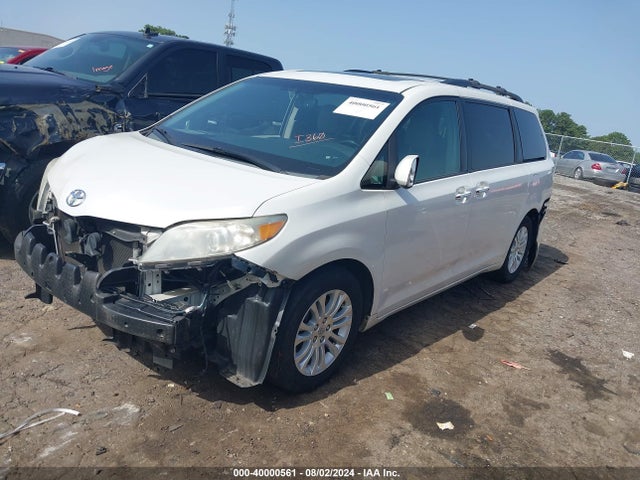 Toyota Sienna Xle 8 Passenger 2015 5TDYK3DC2FS634953 Image 2