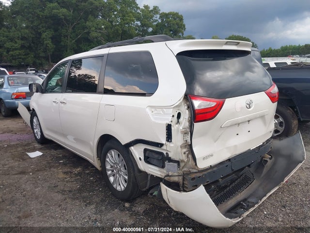 Toyota Sienna Xle 8 Passenger 2015 5TDYK3DC2FS634953 Image 3