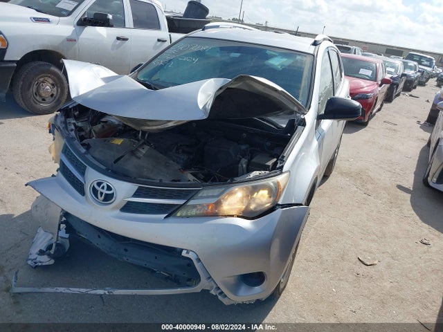 Toyota RAV4 LE 2015 JTMZFREVXFJ042077 Image 2