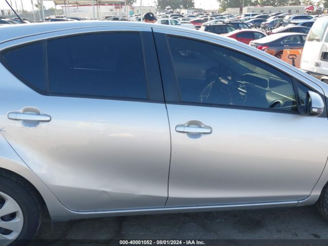 JTDKDTB3XE1077949 Toyota Prius C One