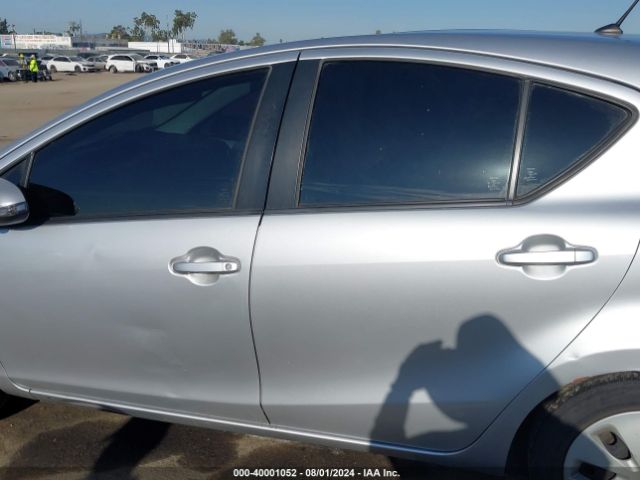 JTDKDTB3XE1077949 Toyota Prius C One