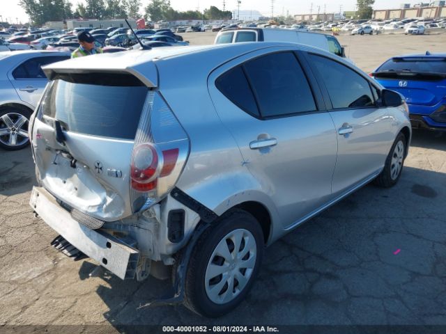JTDKDTB3XE1077949 Toyota Prius C One