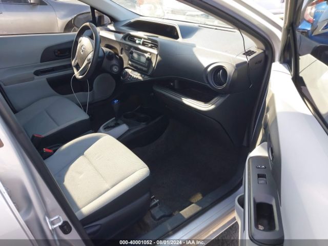 JTDKDTB3XE1077949 Toyota Prius C One