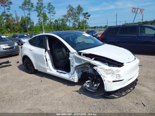 2024 TESLA MODEL Y 7SAYGDEE0RA260570 Photo 0