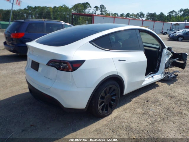 2024 TESLA MODEL Y 7SAYGDEE0RA260570 Photo 3