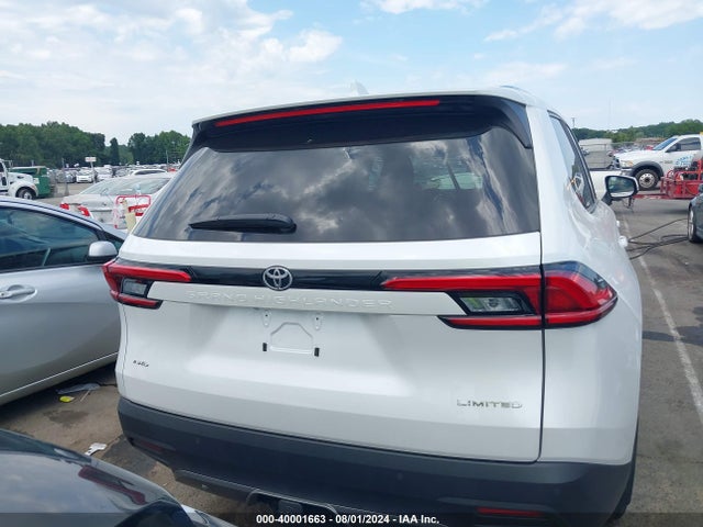 Toyota Grand Highlander Limited 2024 5TDAAAB59RS051992 Image 17