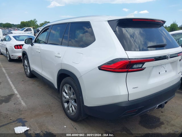 Toyota Grand Highlander Limited 2024 5TDAAAB59RS051992 Image 3