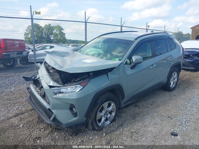 Toyota Rav4 Xle 2020 JTMP1RFV0LJ036143 Image 2