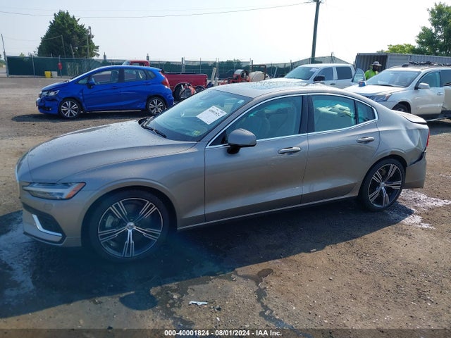 7JRA22TL9KG002423 Volvo S60 T6 Inscription
