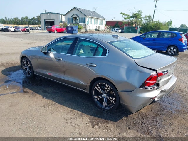 7JRA22TL9KG002423 Volvo S60 T6 Inscription
