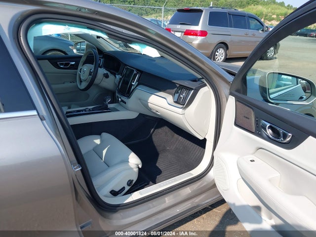 7JRA22TL9KG002423 Volvo S60 T6 Inscription