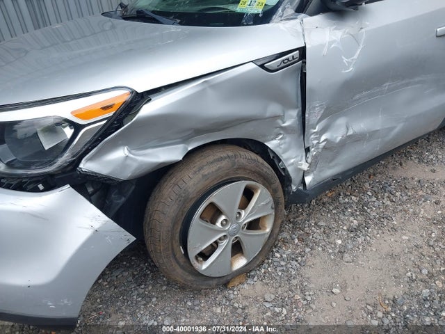 KIA Soul 2016 KNDJN2A20G7849886 Image 6