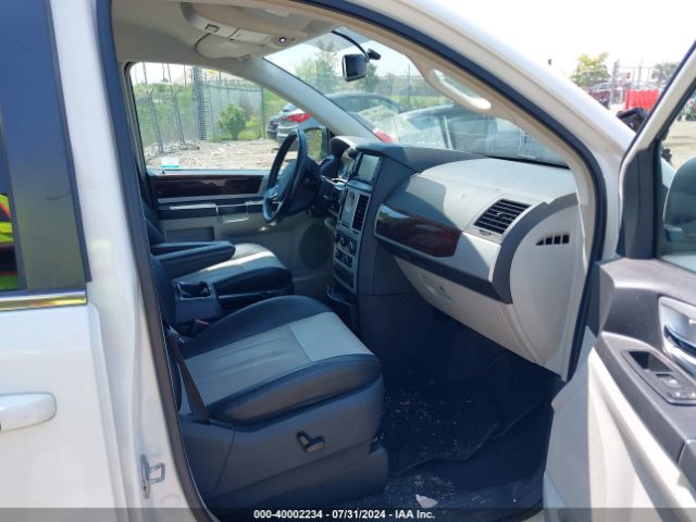 2010 CHRYSLER TOWN & COUNTRY 2A4RR8DX3AR387468 Photo 4