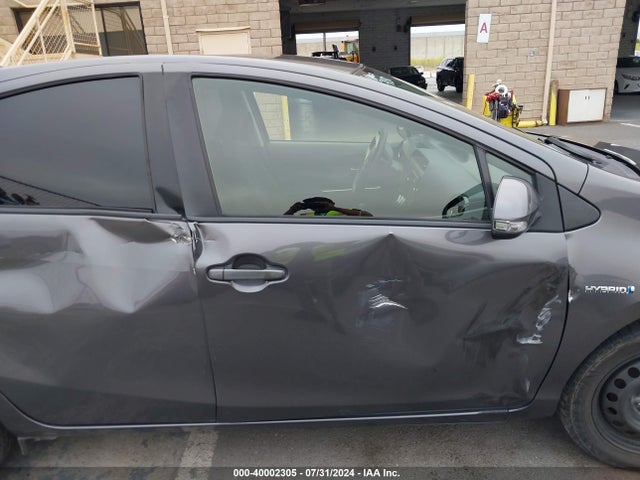 Toyota Prius C Two 2015 JTDKDTB33F1112560 Image 14