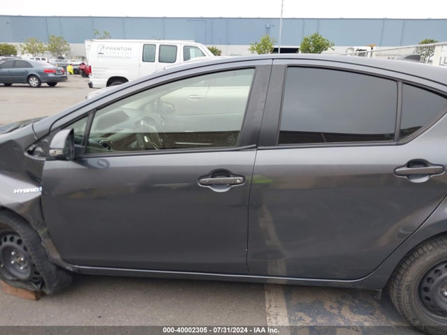 Toyota Prius C Two 2015 JTDKDTB33F1112560 Image 15