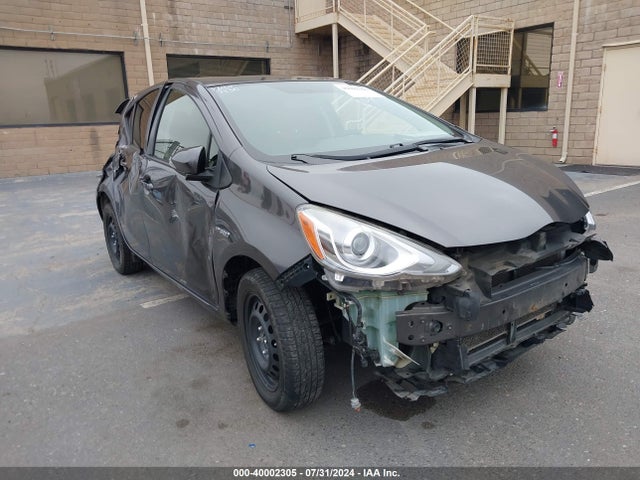 Toyota Prius C Two 2015 JTDKDTB33F1112560 Image 18
