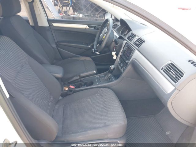 1VWAT7A33GC031018 Volkswagen Passat 1.8t S