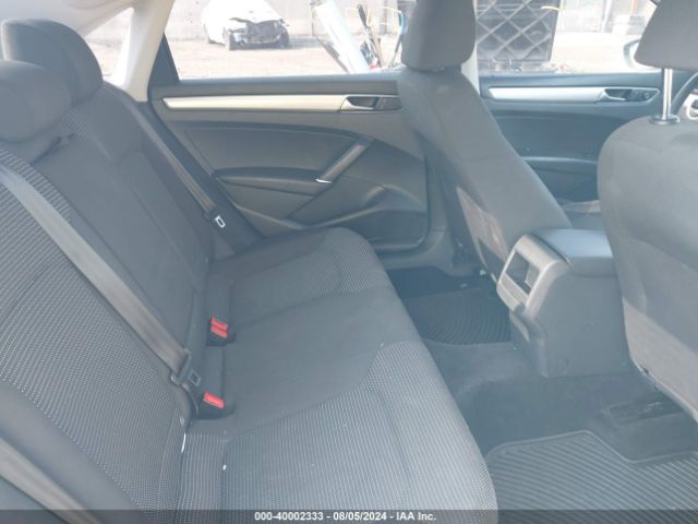 1VWAT7A33GC031018 Volkswagen Passat 1.8t S