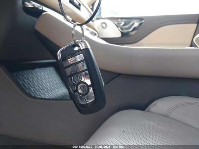 5LM5J7WC5NGL10570 Lincoln Aviator Reserve