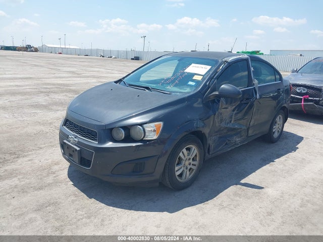 Chevrolet Sonic Lt Auto 2015 1G1JC5SH2F4213697 Image 2