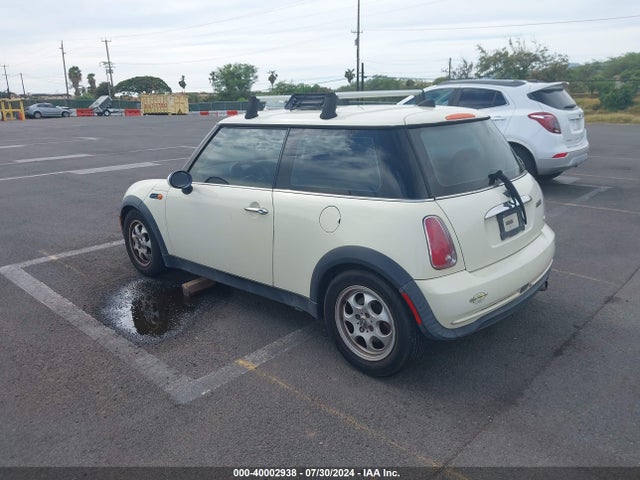 2005 MINI COOPER WMWRC33425TJ67199 Photo 2