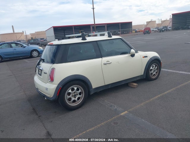 2005 MINI COOPER WMWRC33425TJ67199 Photo 3