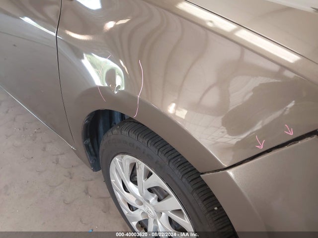 Toyota COROLLA LE 2018 5YFBURHE7JP754845 Image 17
