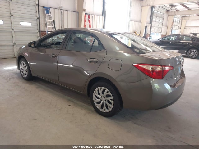 Toyota COROLLA LE 2018 5YFBURHE7JP754845 Image 3
